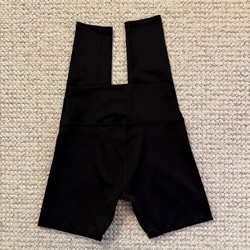 ALO Yoga Black Leggings - Picture 2 of 9